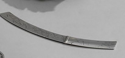 QUEILLE, orfèvre

COUPE-PAPIER en argent...