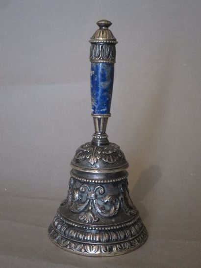 CLOCHE DE BUREAU en argent fondu ciselé,...