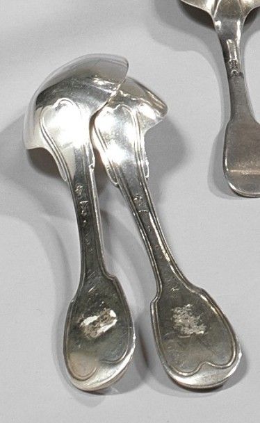 DEUX CUILLERS en argent modèle filet.
XVIIIe...