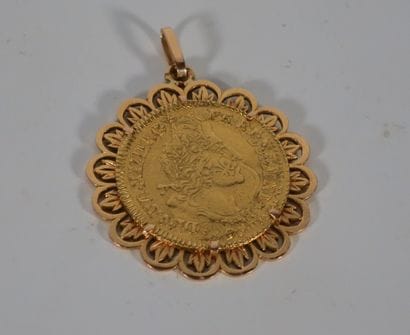 PENDENTIF en or jaune 18k (750 millièmes)...