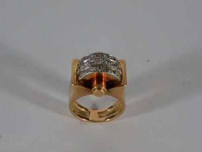 BAGUE TANK en or jaune 18k (750 millièmes)...