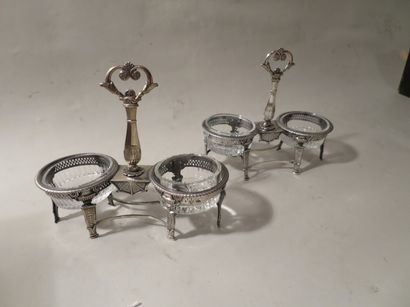 PAIRE DE SALIÈRES-POIVRIÈRES en argent les...