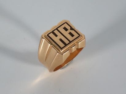 BAGUE CHEVALIÈRE en or jaune 18k (750 millièmes)...
