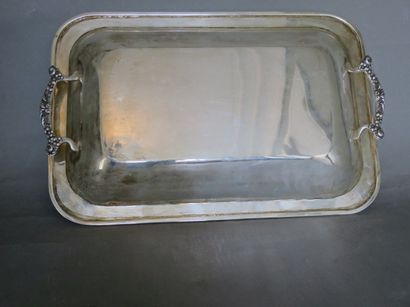 PLAT en argent à deux prises.
Poids: 550...