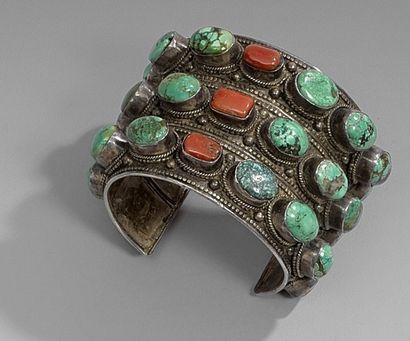 LARGE BRACELET en argent serti de vingt-quatre...