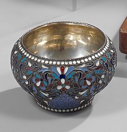 POT À CRÈME en argent et émaux cloisonnés...