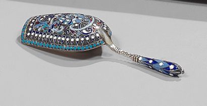 PELLE en vermeil à décor d'arabesque feuillagés...