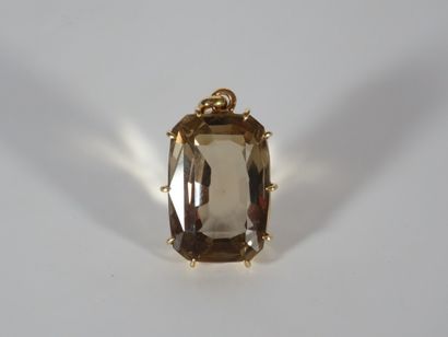 PENDENTIF en or jaune 18k (750 millièmes)...