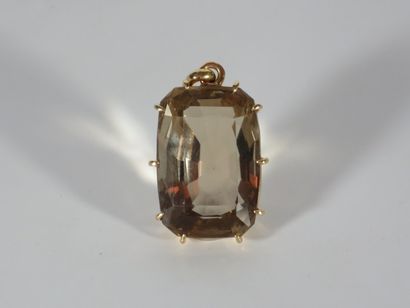 PENDENTIF en or jaune 18k (750 millièmes)...