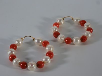 PAIRE DE BOUCLES D'OREILLES créoles en or...