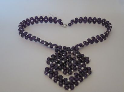 IMPORTANT COLLIER de boules d'améthyste facettées...