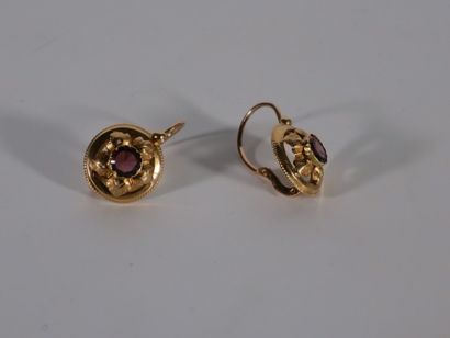 PAIRE DE PENDANTS D'OREILLES en or jaune...
