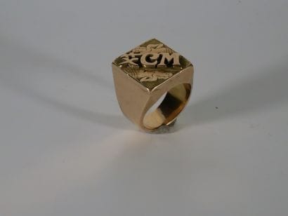 IMPORTANTE CHEVALIÈRE D'HOMME en or jaune...