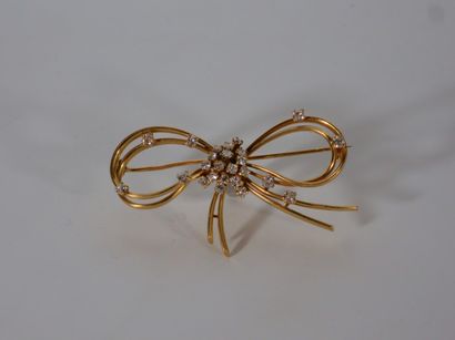 BROCHE NOEUD en or jaune 18k (750 millièmes)...