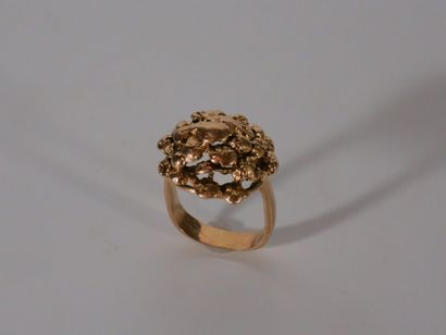 BAGUE en or jaune 18k (750 millièmes) à décor...