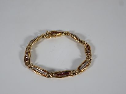 BRACELET en or jaune 18k (750 millièmes)...