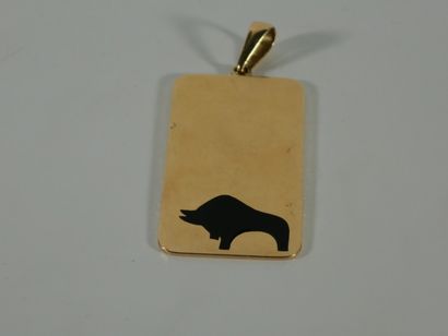 BOUCHERON
PENDENTIF rectangulaire «Taureau»...