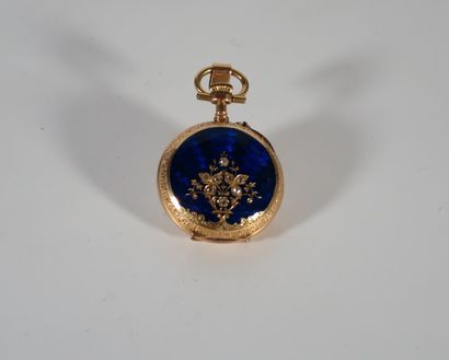 MONTRE DE COL en or jaune 18k (750 millièmes)...