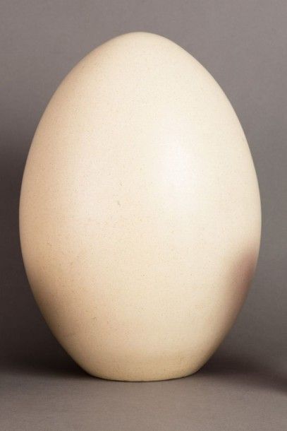 POL CHAMBOST (1906-1983)

Grand oeuf en céramique
Signature...