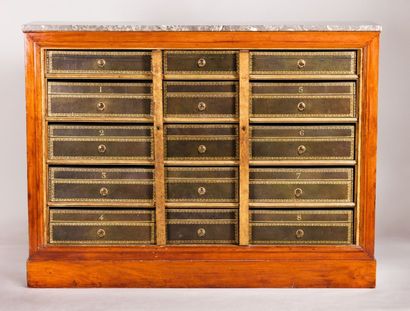Paire de cartonniers à hauteur d'appuis en...