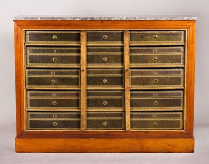 Paire de cartonniers à hauteur d'appuis en...