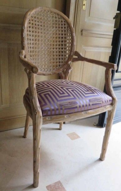 NOBILIS
Fauteuil cabriolet à dossier médaillon...