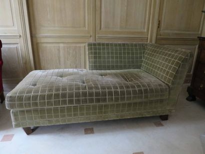 NOBILIS
Méridienne à dossier angulaire garnie...