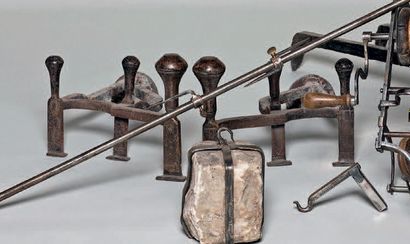 Paire de chenets en fer forgé.
Hauteur: 26...