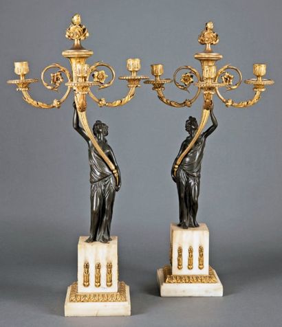 Paire de candélabres à trois bras de lumière...
