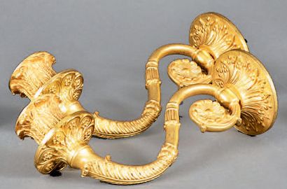 Paire d'appliques en bronze doré à un bras...