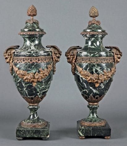 Paire de vases balustres en marbre vert antique...