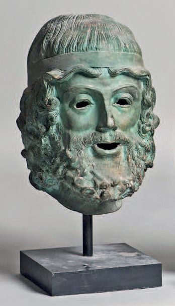Grande tête d'après l'Antique en bronze représentant...