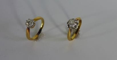 * Deux petites bagues en or jaune 18 k (750...