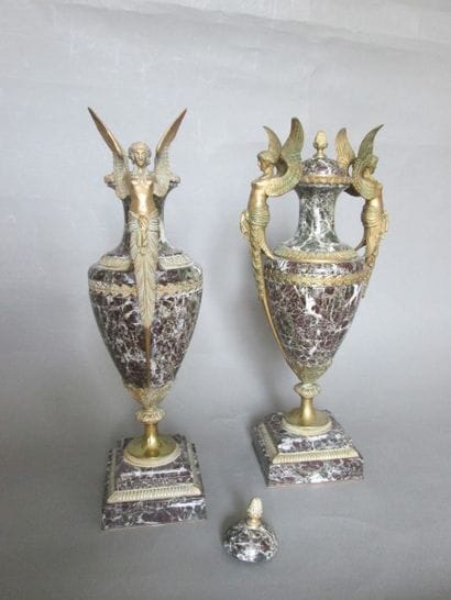 Paire de vases de forme balustre en marbre...
