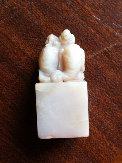 Petit sceau de lettré en stéatite blanche.
Chine,...