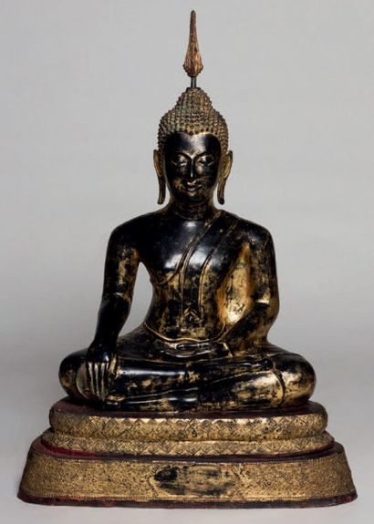 Grand Bouddha thaïlandais en bronze à patine...