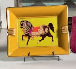 *HERMÈS Paris

Cheval en tenue
Cendrier rectangulaire...
