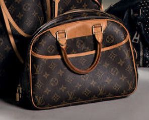 *Louis VUITTON

Sac à main à deux poignées...