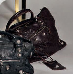 *BALENCIAGA

Sac à main en cuir brun.
Longueur:...