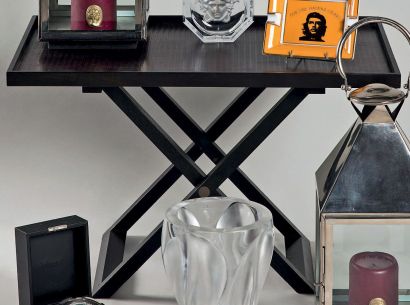 *ARMANI CASA

Table basse piètement en X...
