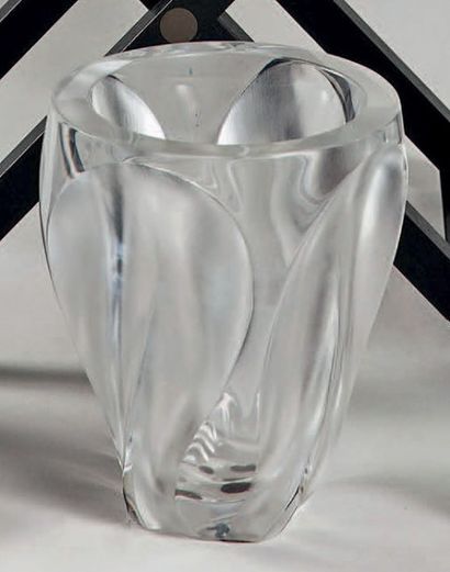 *LALIQUE France

Vase en cristal, signé
