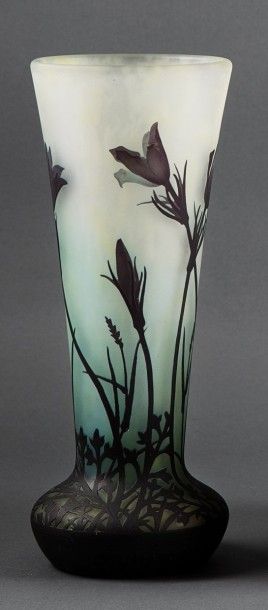 DAUM à Nancy

Vase oignon de forme évasé...