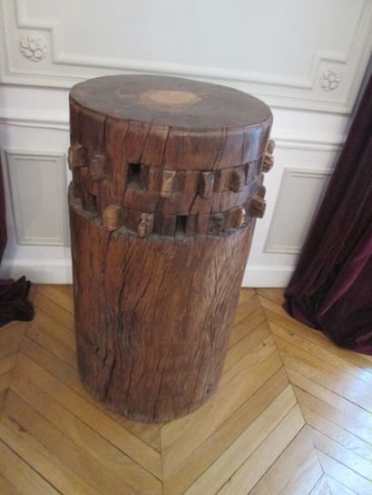 *Partie d'engrenage transformée en socle,...