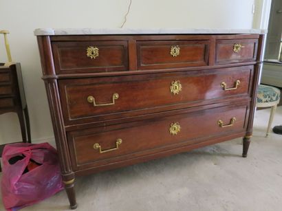 Commode en acajou et placage d'acajou à montants...