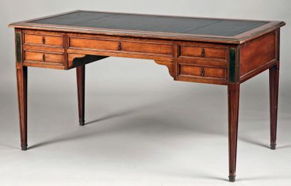 Bureau plat en acajou et placage d'acajou...