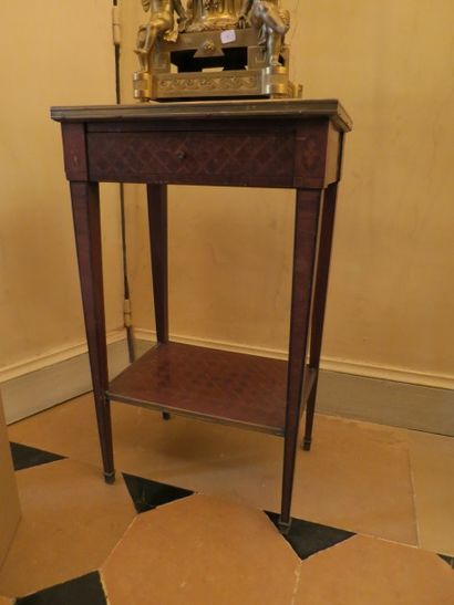 Petite table de salon en bois de placage...