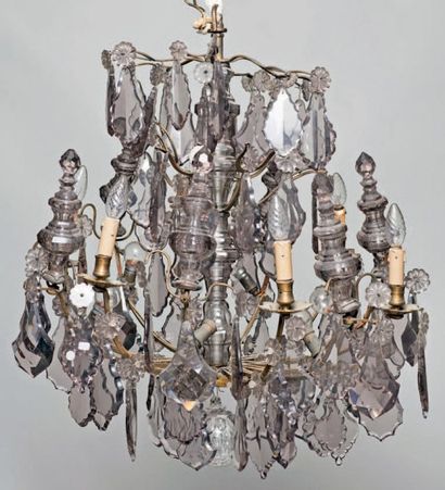 Lustre en bronze doré à bras ornés de pampilles,...