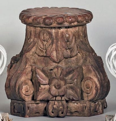Chapiteau corinthien en bois sculpté laqué...