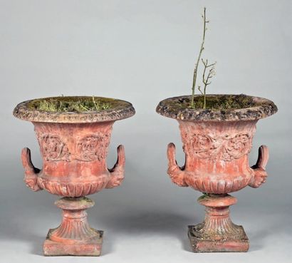 Paire de grands vases en terre cuite d'après...