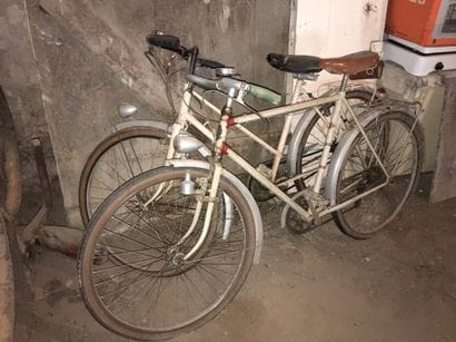 Deux vélos.